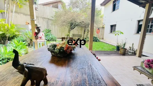 Sobrado com 3 Quartos à venda, 204m² no Uberaba, Curitiba