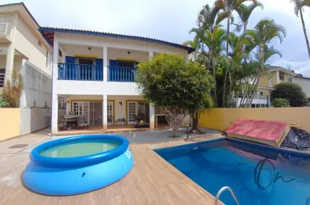 Casa com 4 Quartos para alugar, 360m² no São Paulo II, Cotia