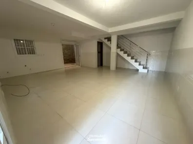 Sobrado com 2 Quartos para alugar, 75m² no Sarandi, Porto Alegre