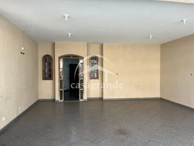 Sobrado com 3 Quartos para alugar, 360m² no Santa Mônica, Uberlândia