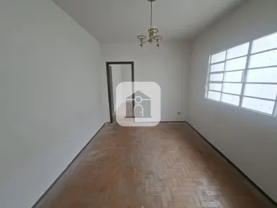 Casa com 3 Quartos para alugar, 180m² no Bom Jesus, Uberlândia