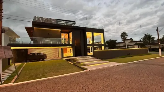 Casa de Condomínio com 6 Quartos à venda, 2100m² no Jardim Acapulco, Guarujá