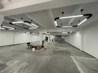 Prédio Comercial para alugar, 900m² no Pinheirinho, Curitiba