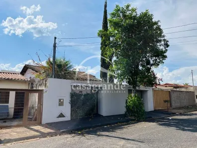 Casa com 4 Quartos à venda, 196m² no Segismundo Pereira, Uberlândia