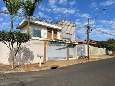 Sobrado com 3 Quartos à venda, 165m² no Jardim Morumbi, Cambé