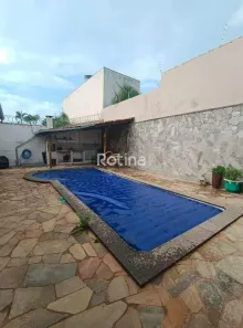 Casa com 3 Quartos à venda, 220m² no Segismundo Pereira, Uberlândia