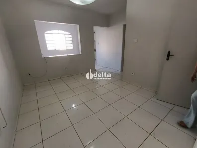 Apartamento com 3 Quartos para alugar, 80m² no Tabajaras, Uberlândia