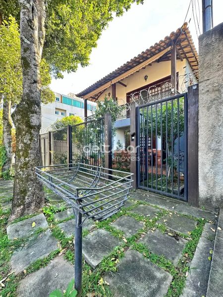 Casa com 4 quartos — Planalto, Belo Horizonte
