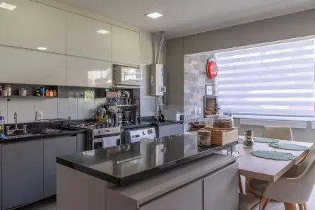 Apartamento com 2 Quartos para alugar, 80m² no Jardim Carvalho, Porto Alegre