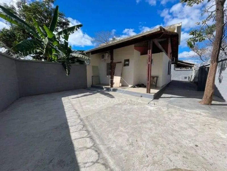 Casa com 4 quartos — Planalto, Belo Horizonte