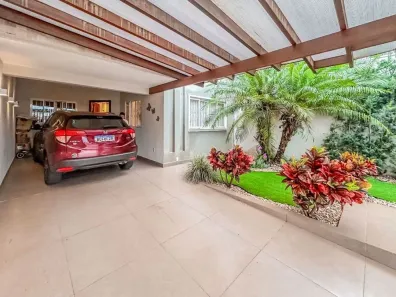 Sobrado com 3 Quartos à venda, 213m² no Country, Cascavel