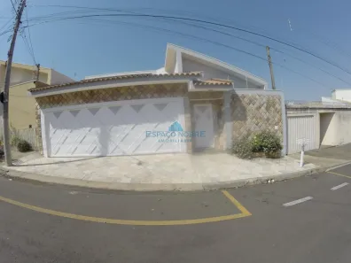Casa com 3 Quartos para alugar, 276m² no São José, Franca