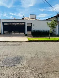 Casa com 3 Quartos à venda, 165m² no Vila Carlota, Campo Grande