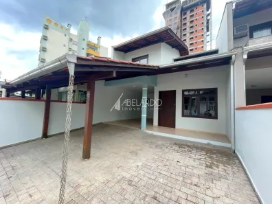 Casa com 3 Quartos para alugar, 133m² no Velha, Blumenau