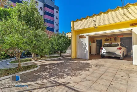 Casa com 3 Quartos à venda, 179m² no Passo da Areia, Porto Alegre