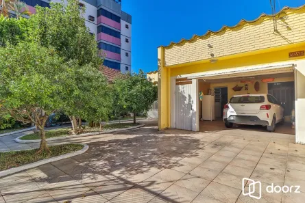 Casa com 3 Quartos à venda, 179m² no Passo da Areia, Porto Alegre