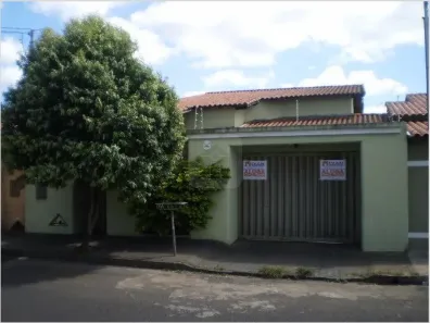 Casa com 3 Quartos à venda, 240m² no Planalto, Uberlândia