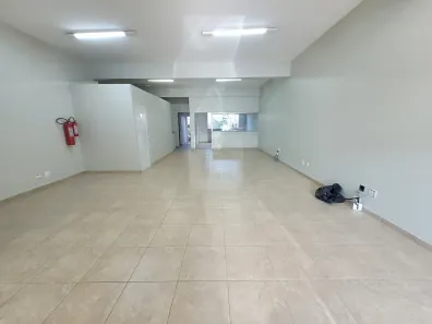 Ponto Comercial para alugar, 136m² no Osvaldo Rezende, Uberlândia