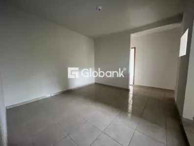Apartamento com 2 Quartos para alugar, 60m² no Alto São João, Montes Claros