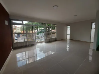 Casa com 3 Quartos para alugar, 265m² no Vila Romana, São Paulo