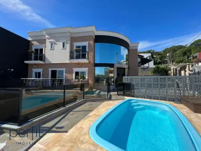 Sobrado com 4 Quartos à venda, 326m² no Bom Retiro, Joinville