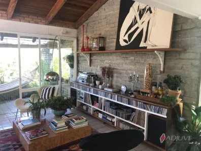 Casa com 4 Quartos à venda, 400m² no Samambaia, Petrópolis