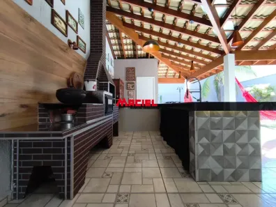 Casa de Condomínio com 3 Quartos à venda, 200m² no Loteamento Villa Branca, Jacareí