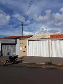 Casa com 3 Quartos para alugar, 70m² no Santa Rosa, Uberlândia