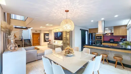 Casa de Condomínio com 3 Quartos à venda, 242m² no Piracangaguá, Taubaté