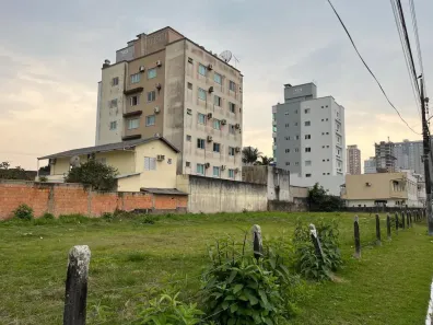 Lote/Terreno à venda, 900m² no Meia Praia, Itapema