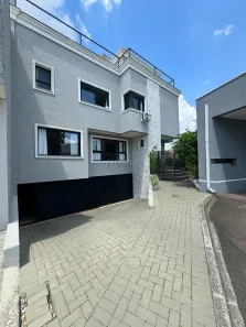 Casa com 3 Quartos à venda, 242m² no Xaxim, Curitiba