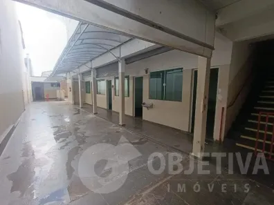 Prédio Comercial para alugar, 570m² no Nossa Senhora Aparecida, Uberlândia