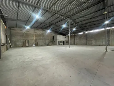 Galpão/Depósito/Armazém com 1 Quarto para alugar, 800m² no Ressaca, Contagem