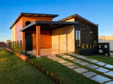 Casa com 3 Quartos à venda, 150m² no Jardins Versalhes, Aparecida de Goiânia