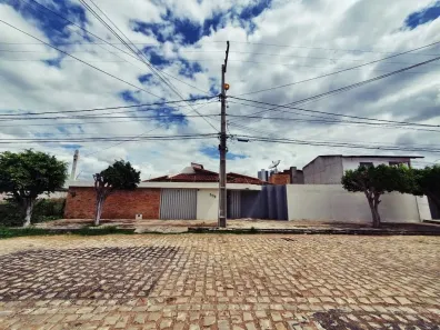 Casa com 3 Quartos à venda, 270m² no Aeroporto, Mossoró