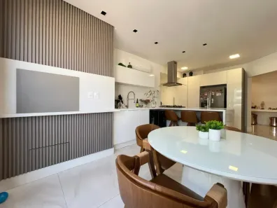 Apartamento com 4 Quartos à venda, 195m² no Meia Praia, Itapema