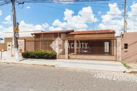Sobrado com 4 Quartos à venda, 237m² no Vila Brandina, Campinas