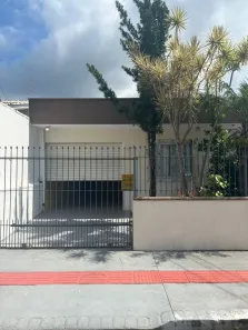 Casa com 2 Quartos para alugar, 60m² no Centro, Balneário Camboriú