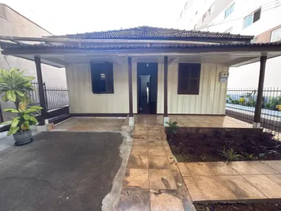 Casa com 3 Quartos para alugar, 120m² no Zona 07, Maringá
