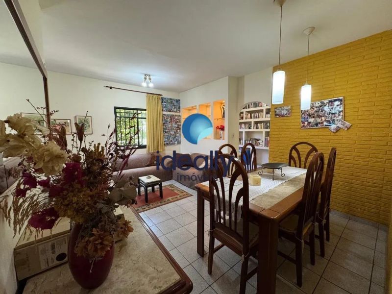 Casa com 5 quartos — Santa Terezinha, Belo Horizonte