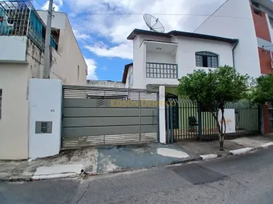 Sobrado com 4 Quartos para alugar, 227m² no Centro, Pindamonhangaba