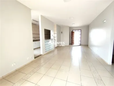 Casa com 3 Quartos à venda, 249m² no Cidade Jardim, Uberlândia
