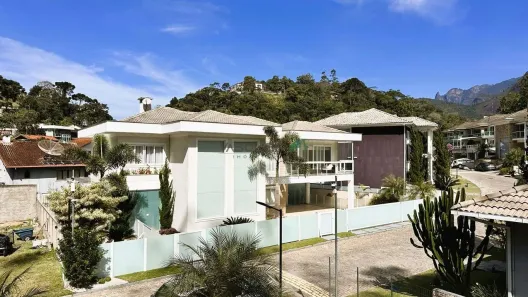 Casa de Condomínio com 4 Quartos à venda, 295m² no Pimenteiras, Teresópolis
