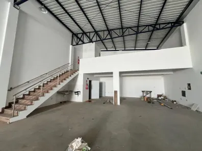 Galpão/Depósito/Armazém para alugar, 350m² no Santa Mônica, Uberlândia