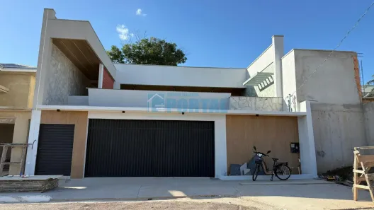 Casa com 3 Quartos à venda, 250m² no Centro, Água Boa