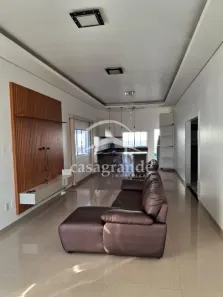 Casa com 3 Quartos para alugar, 169m² no Jardim Inconfidência, Uberlândia