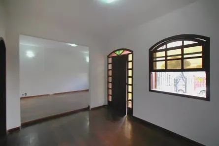 Casa com 4 Quartos para alugar, 350m² no Minascaixa, Belo Horizonte