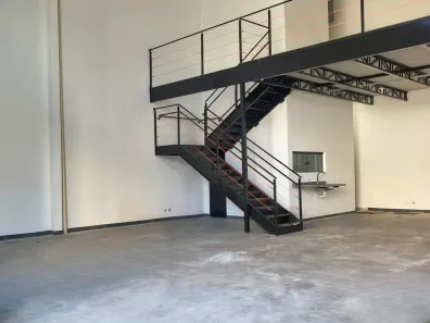 Galpão/Depósito/Armazém para alugar, 185m² no Vila Progredior, São Paulo