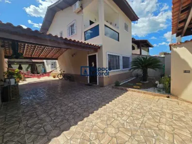 Sobrado com 3 Quartos à venda, 230m² no Balneário Forest, Caraguatatuba