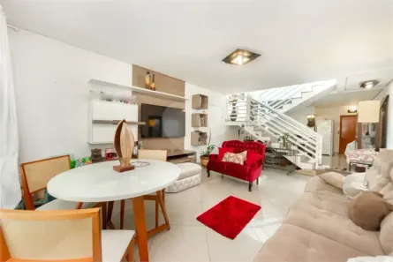 Sobrado com 4 Quartos à venda, 204m² no Vila Gumercindo, São Paulo